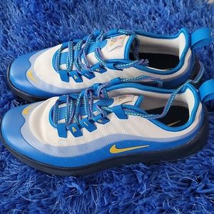 Junior kids 5.5 sneakers brand new